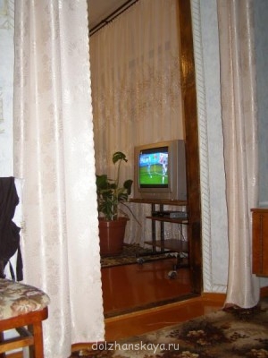 Вид телевизора с третьей комнаты