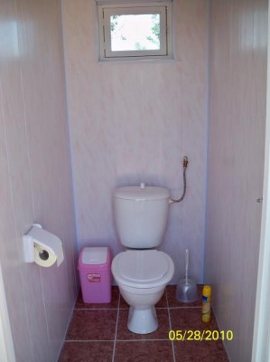 Туалет для двух однокомнатных номеров.