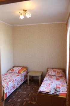 Комфортные номера в мини-комплексе для семейного отдыха - Номер люкс, малая комната.jpg